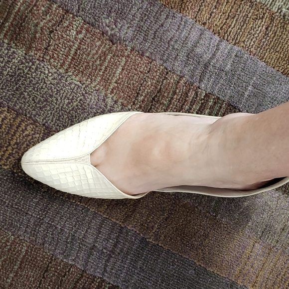 Anne Klein Whips Kid Leather Ivory 1" Heel Flats 8N Snake Look In Original Box - Picture 13 of 14